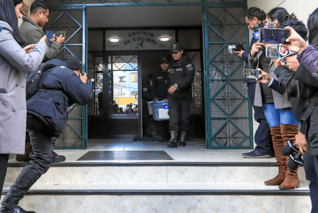 Allanan vivienda de Luis Arce en La Paz por investigación de legitimación de ganancias ilícitas