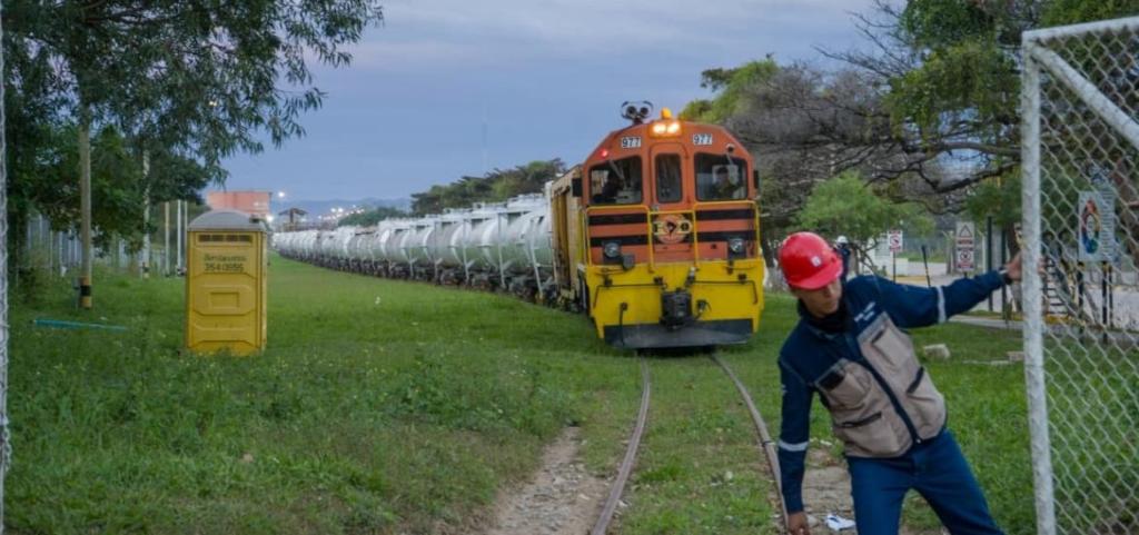Bolivia reanuda la importación de gasolina por ferrocarril