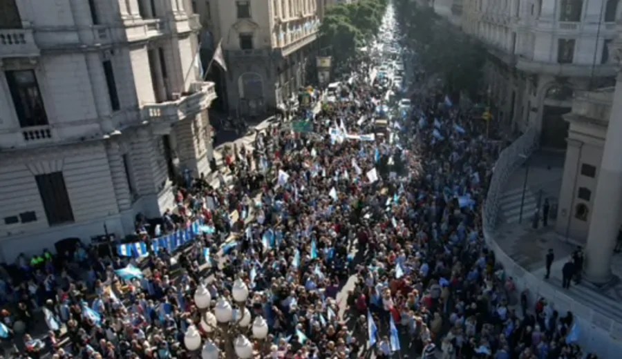 Marcha por más control migratorio: miles de argentinos exigieron deportaciones y fronteras más seguras