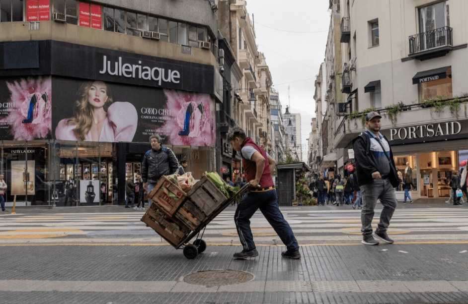 Crece la discriminación contra inmigrantes en Argentina: 7 de cada 10 aseguran haber sufrido&nbsp;maltrato