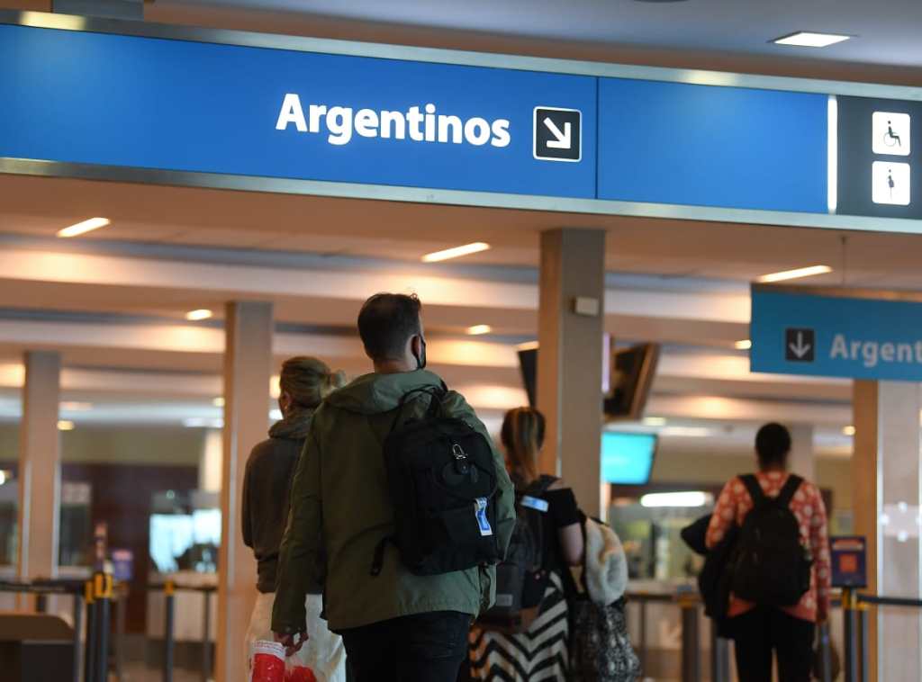 “Argentina para los argentinos”: el movimiento emergente contra la inmigración que promueve la deportación de extranjeros 