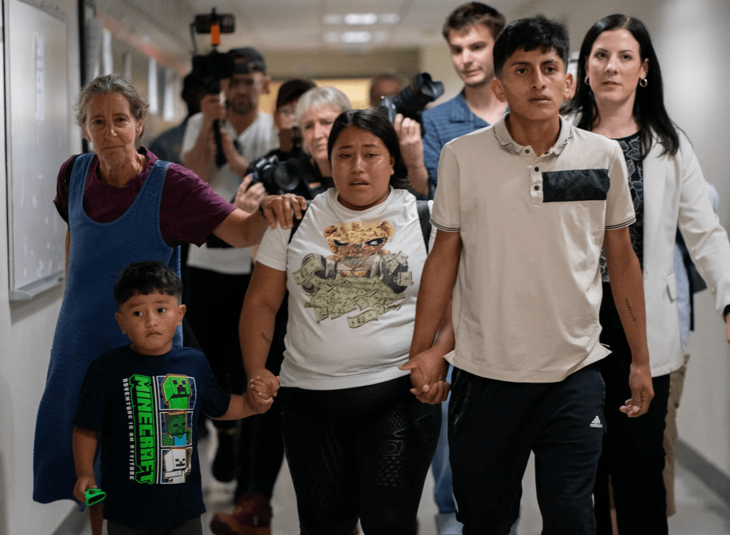 La vida de los migrantes en Argentina: llegaron en busca de una oportunidad y terminaron encerrados en un taller&nbsp;clandestino