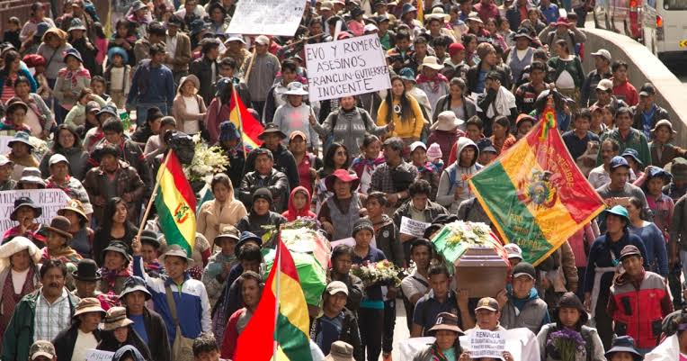 Cocaleros refuerzan la custodia de Evo Morales
