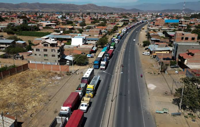 Bolivia destinará recursos externos a obras y no a combustibles